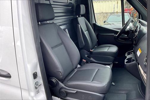 2026 Mercedes-Benz Sprinter 2500 Crew 144 WB