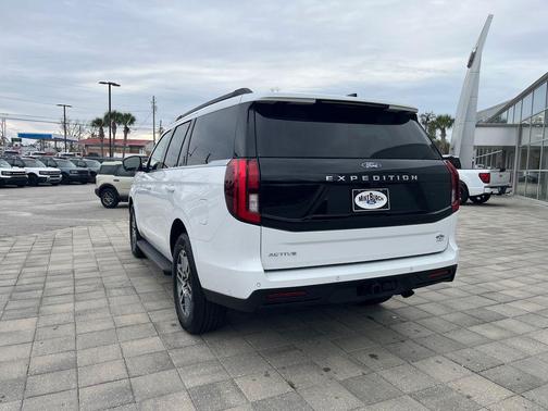 2025 Ford Expedition Active
