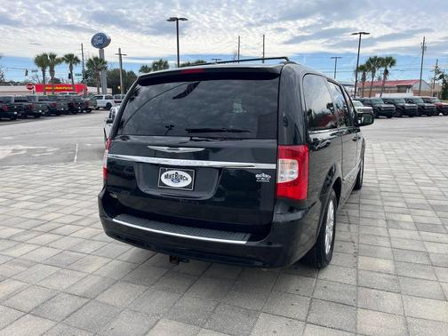 2016 Chrysler Town & Country Touring