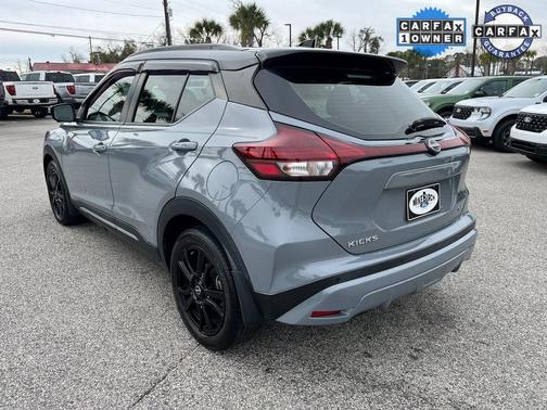 2022 Nissan Kicks SR