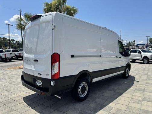 2025 Ford Transit-250 148 WB Medium Roof Cargo