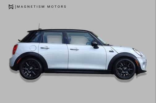 White Silver Metallic 2015 MINI Hardtop Cooper