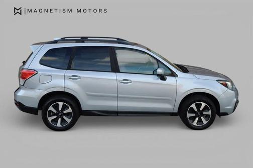 Ice Silver Metallic 2017 Subaru Forester 2.5i Premium