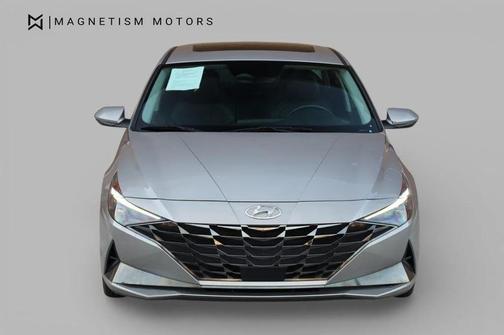Shimmering Silver Pearl 2023 Hyundai ELANTRA Limited