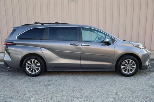 2021 Toyota Sienna XLE 8 Passenger