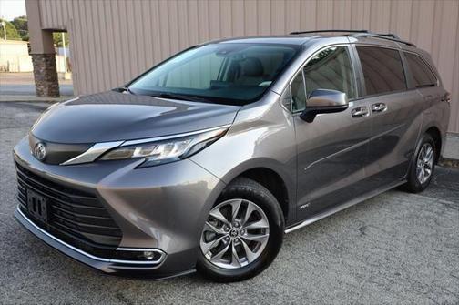 2021 Toyota Sienna XLE 8 Passenger