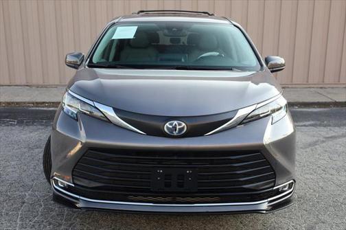 2021 Toyota Sienna XLE 8 Passenger