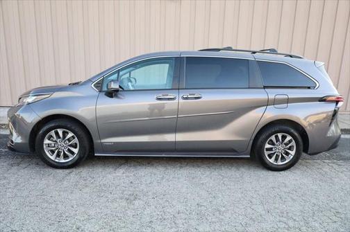 2021 Toyota Sienna XLE 8 Passenger