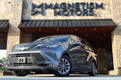 2021 Toyota Sienna XLE 8 Passenger