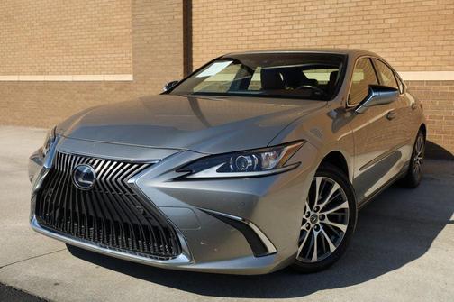 2019 Lexus ES 300h Luxury