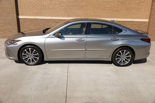 2019 Lexus ES 300h Luxury