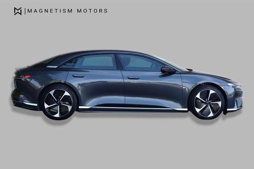 Quantum Gray Metallic 2023 Lucid Air Pure