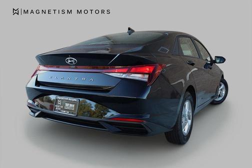 2021 Hyundai ELANTRA SE