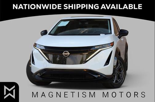Everest White Pearl Tricoat/Black Diamond Pearl 2023 Nissan ARIYA EVOLVE+