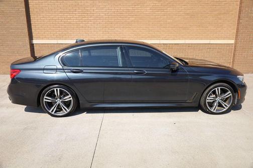 2017 BMW 740 740i