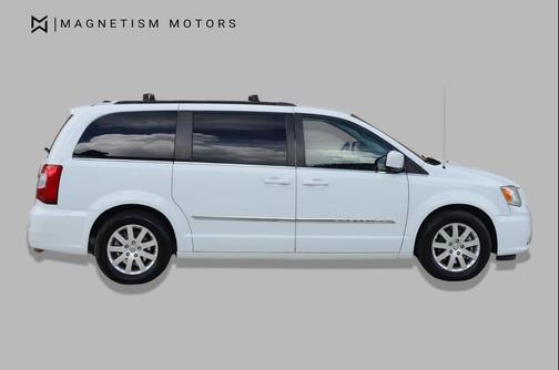 Bright White Clearcoat 2014 Chrysler Town & Country Touring