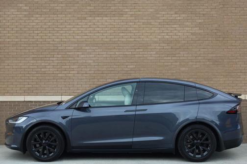 Midnight Silver Metallic 2023 Tesla Model X Standard Range