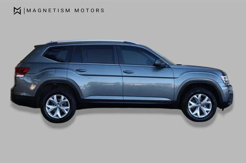 Platinum Gray Metallic 2019 Volkswagen Atlas 3.6L SE