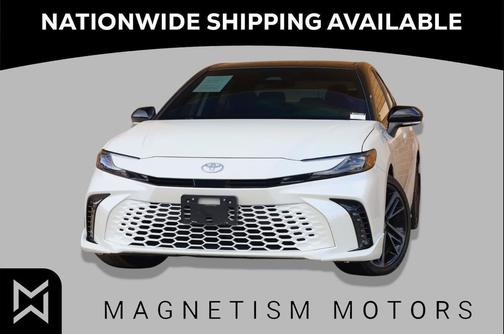Wind Chill Pearl/Midnight Black Metallic 2025 Toyota Camry XSE