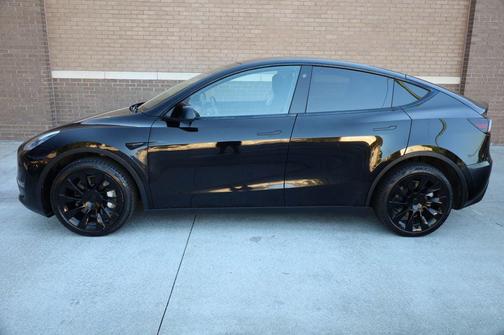 2022 Tesla Model Y Long Range Dual Motor All-Wheel Drive