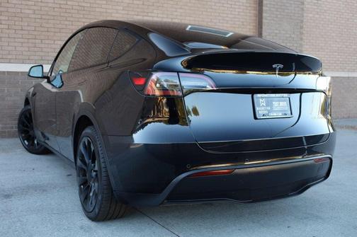 2022 Tesla Model Y Long Range Dual Motor All-Wheel Drive