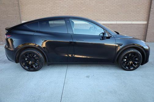 2022 Tesla Model Y Long Range Dual Motor All-Wheel Drive