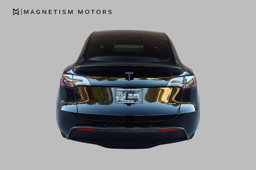 2022 Tesla Model Y Long Range Dual Motor All-Wheel Drive