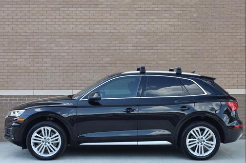 Mythos Black Metallic 2018 Audi Q5 2.0T Premium Plus