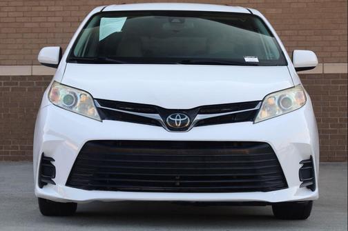 Super White 2020 Toyota Sienna LE