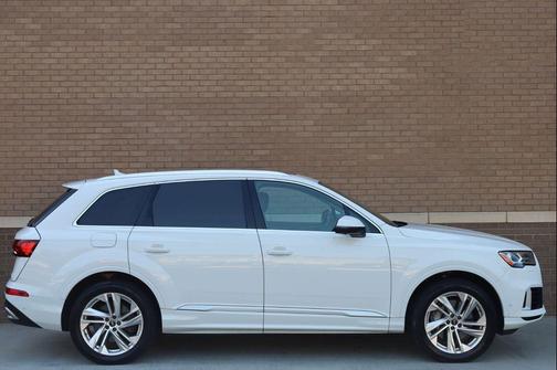Carrara White 2021 Audi Q7 55 Premium Plus