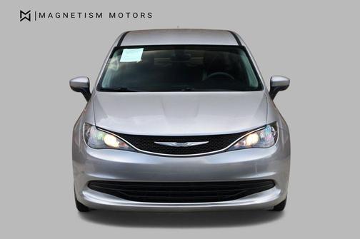 Billet Silver Metallic Clearcoat 2017 Chrysler Pacifica LX