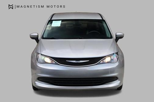 Billet Silver Metallic Clearcoat 2017 Chrysler Pacifica LX