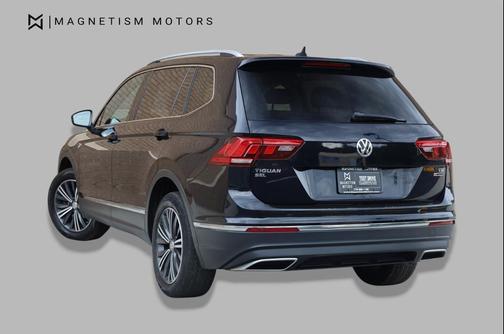 Deep Black Pearl Metallic 2018 Volkswagen Tiguan 2.0T SEL