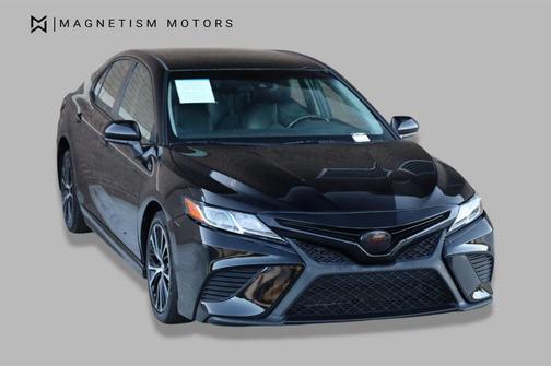 Midnight Black Metallic 2018 Toyota Camry SE