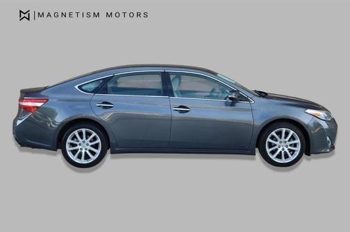 Magnetic Gray Metallic 2013 Toyota Avalon XLE