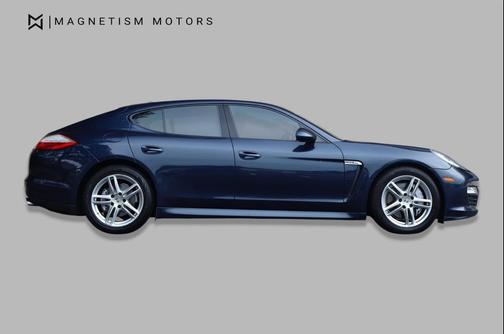 Dark Blue Metallic 2012 Porsche Panamera 4