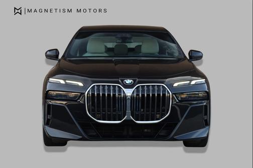 Black Sapphire Metallic 2023 BMW 740 i