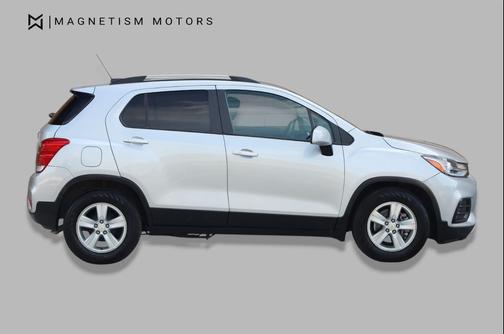 Silver Ice Metallic 2021 Chevrolet Trax LT