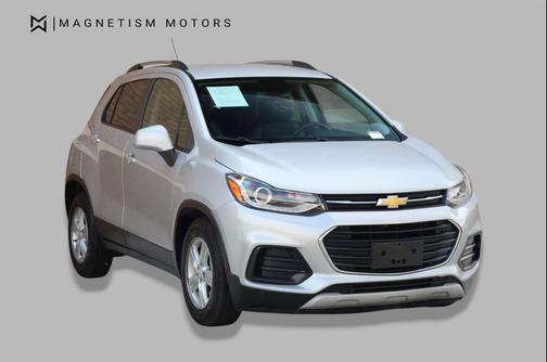 Silver Ice Metallic 2021 Chevrolet Trax LT