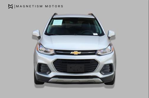 Silver Ice Metallic 2021 Chevrolet Trax LT