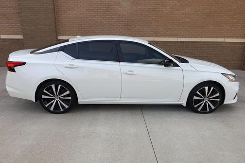 2022 Nissan Altima SR FWD