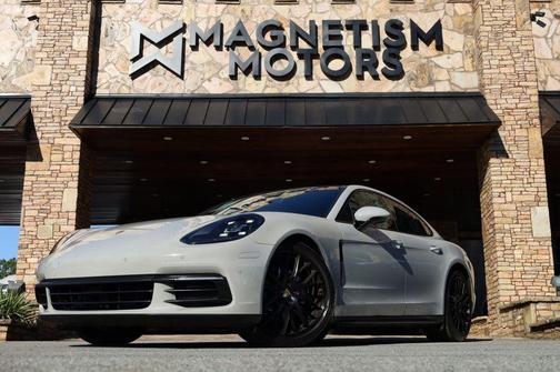 2018 Porsche Panamera 4