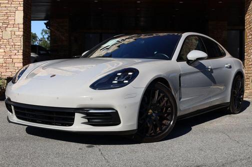 2018 Porsche Panamera 4
