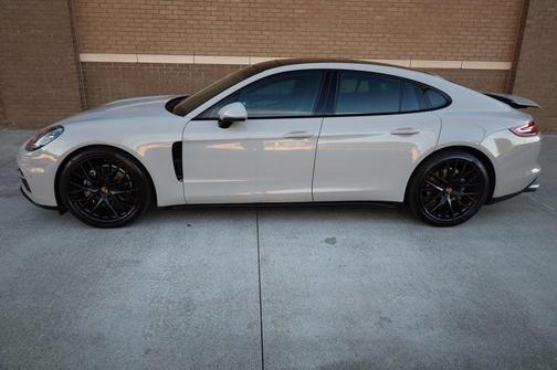 2018 Porsche Panamera 4