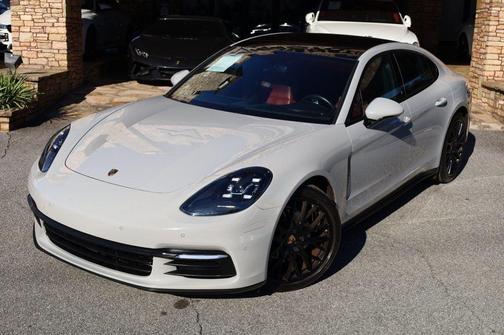 2018 Porsche Panamera 4