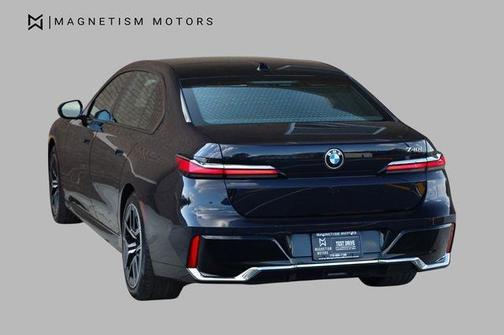 Carbon Black Metallic 2023 BMW 740 i