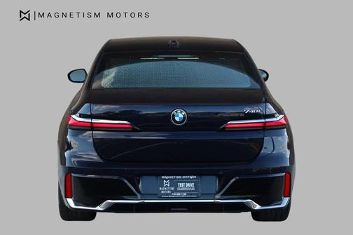 Carbon Black Metallic 2023 BMW 740 i