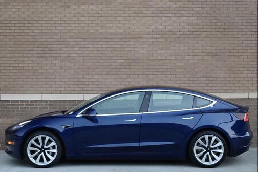 Deep Blue Metallic 2018 Tesla Model 3 Long Range