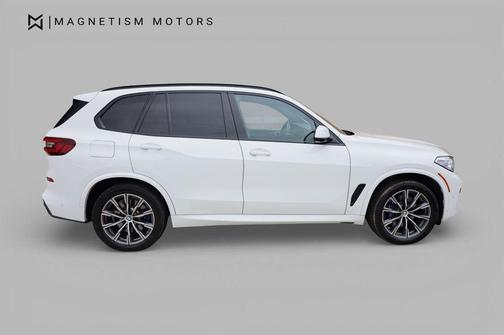 2021 BMW X5 M50i