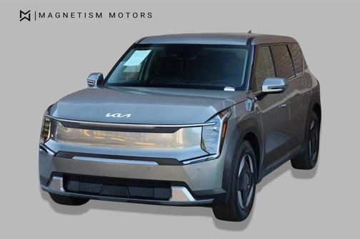Pebble Gray 2024 Kia EV9 Light Long Range